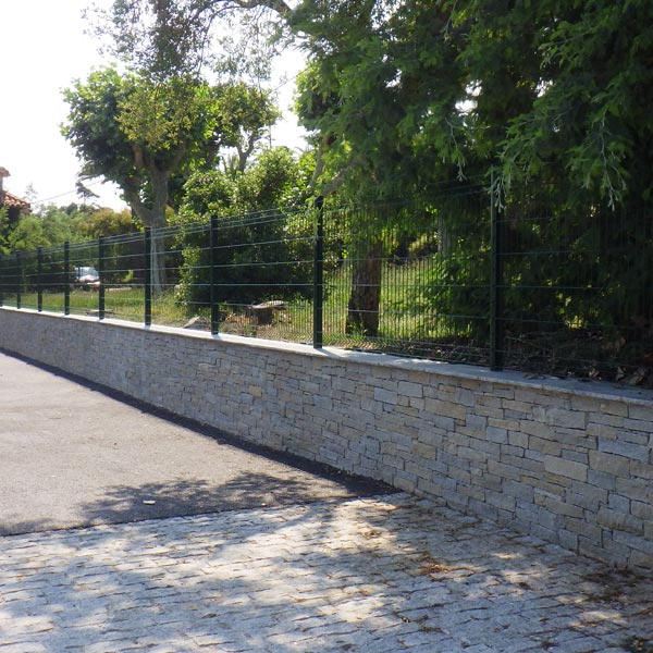 Installation et pose de cloture pour jardin, parc et bâtiment